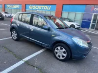 Usata Dacia Sandero Lauréate 76 CV (55 kW) 2009 Blu Berlina