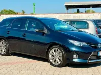 Usata Toyota Auris Hybrid Lounge 99 CV (72 kW) 2015 Blu/azzurro Station wagon