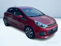 Usata Kia Rio 84 CV (61 kW) 2016 Rosso Utilitaria