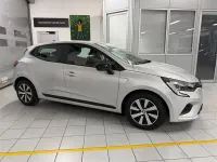 Usata Renault Clio Equilibre 145 CV (106 kW) 2023 Grigio chiaro Utilitaria