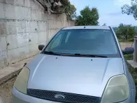 Usata Ford Fiesta 70 CV (51 kW) 2002 Grigio Utilitaria