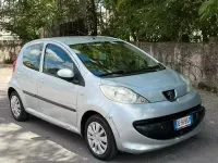 Usata Peugeot 107 68 CV (50 kW) 2007 Grigio Utilitaria