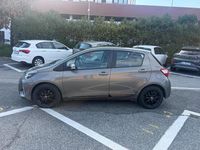 Usata Toyota Yaris Hybrid Edition 73 CV (53 kW) 2018 Grigio Berlina