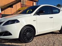 Usata Lancia Ypsilon Gold 69 CV (50 kW) 2022 Bianco Utilitaria