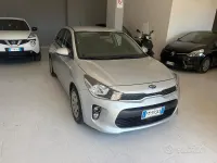 Usata Kia Rio 82 CV (60 kW) 2017 Grigio Berlina