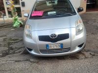 Usata Toyota Yaris 90 CV (66 kW) 2007 Grigio Utilitaria
