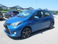 Usata Toyota Yaris Hybrid Style 73 CV (53 kW) 2018 Blu/azzurro Berlina