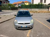 Usata Ford Fiesta 68 CV (50 kW) 2004 Grigio Utilitaria