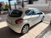 Usata Peugeot 208 68 CV (50 kW) 2014 Bianco Utilitaria