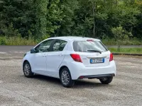 Begagnad Toyota Yaris Lounge 69 HK (50 kW) 2016 Vit Sedan