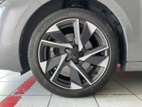 Usado Peugeot 308 Allure 131 CV (96 kW) 2024 Gris Familiar