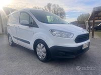 Usata Ford Tourneo Courier 75 CV (55 kW) 2016 Bianco Monovolume