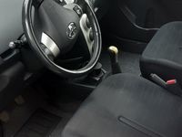 usata Toyota Yaris 1.3 5porte 3.400