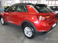 Usata VW T-Roc Life 110 CV (80 kW) 2023 Rosso SUV
