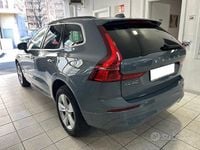 Usata Volvo XC60 Core 197 CV (144 kW) 2022 Grigio pastello SUV