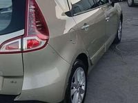 Usata Renault Scénic III Luxe 110 CV (80 kW) 2010 Oro Monovolume