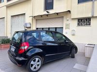 Usata Mercedes A180 109 CV (80 kW) 2010 Nero Monovolume