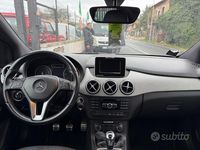Usata Mercedes B180 Premium 108 CV (79 kW) 2012 Grigio Monovolume