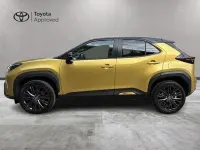 Usata Toyota Yaris Cross 116 CV (85 kW) 2022 Brass gold & black SUV