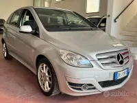 Usata Mercedes B180 116 CV (85 kW) 2009 Argento Monovolume