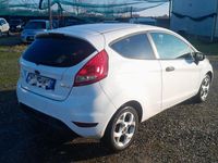 Usata Ford Fiesta 89 CV (65 kW) 2009 Bianco Furgone