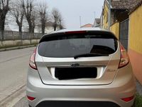 Usata Ford Fiesta 75 CV (55 kW) 2017 Grigio Berlina