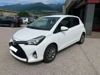 Usata Toyota Yaris Active 69 CV (50 kW) 2016 Bianco Berlina
