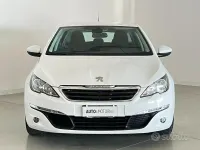 Usado Peugeot 308 Active 99 CV (72 kW) 2016 Blanco Familiar