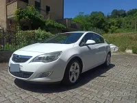 Usata Opel Astra 110 CV (80 kW) 2010 Bianco Berlina