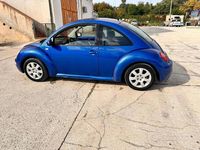 Usata VW New Beetle 101 CV (74 kW) 2005 Blu Utilitaria