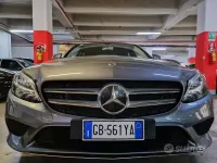 Usata Mercedes C180 122 CV (89 kW) 2020 Grigio scuro Berlina