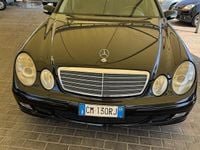 Usata Mercedes E220 Classic 150 CV (110 kW) 2004 Nero Berlina