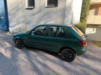 Usata Mazda 121 1998 Verde Berlina