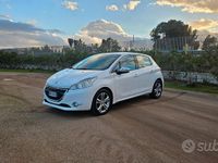 Usata Peugeot 208 Allure 68 CV (50 kW) 2015 Bianco Utilitaria