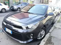 Usata Kia Rio 84 CV (61 kW) 2019 Grigio Berlina
