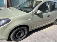 Brugt Dacia Sandero Lauréate 75 HK (55 kW) 2009 Sedan