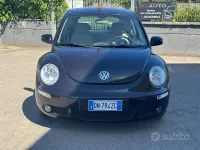 Usata VW New Beetle 102 CV (75 kW) 2008 Blu Utilitaria