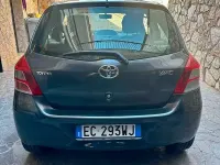 Usata Toyota Yaris 65 CV (47 kW) 2010 Grigio Utilitaria