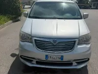 Usata Lancia Voyager Gold 163 CV (119 kW) 2012 Grigio Monovolume