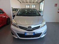 Usata Toyota Yaris Active 99 CV (72 kW) 2012 Argento Utilitaria