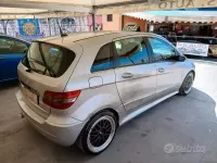 Usata Mercedes B200 140 CV (102 kW) 2007 Grigio Monovolume