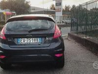 Usata Ford Fiesta 70 CV (51 kW) 2010 Grigio Berlina