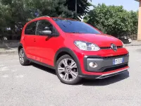 Usata VW cross up! 75 CV (55 kW) 2017 Rosso Utilitaria