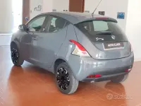 Usata Lancia Ypsilon 80 CV (58 kW) 2015 Grigio Utilitaria