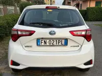 Usata Toyota Yaris Hybrid Active 73 CV (53 kW) 2018 Bianco Berlina
