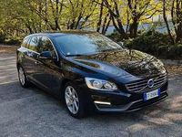 Usata Volvo V60 Momentum 136 CV (100 kW) 2014 Nero Station wagon