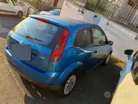 Gebraucht Ford Fiesta 68 PS (50 kW) 2004 Blau Kleinwagen