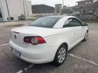 Usata VW Eos 140 CV (102 kW) 2010 Bianco Cabrio