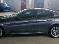 Używany Alfa Romeo Giulia Super 180 KM (132 kW) 2017 Szary Sedan/Limuzyna