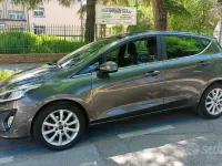 Usata Ford Fiesta Titanium 86 CV (63 kW) 2018 Grigio Utilitaria